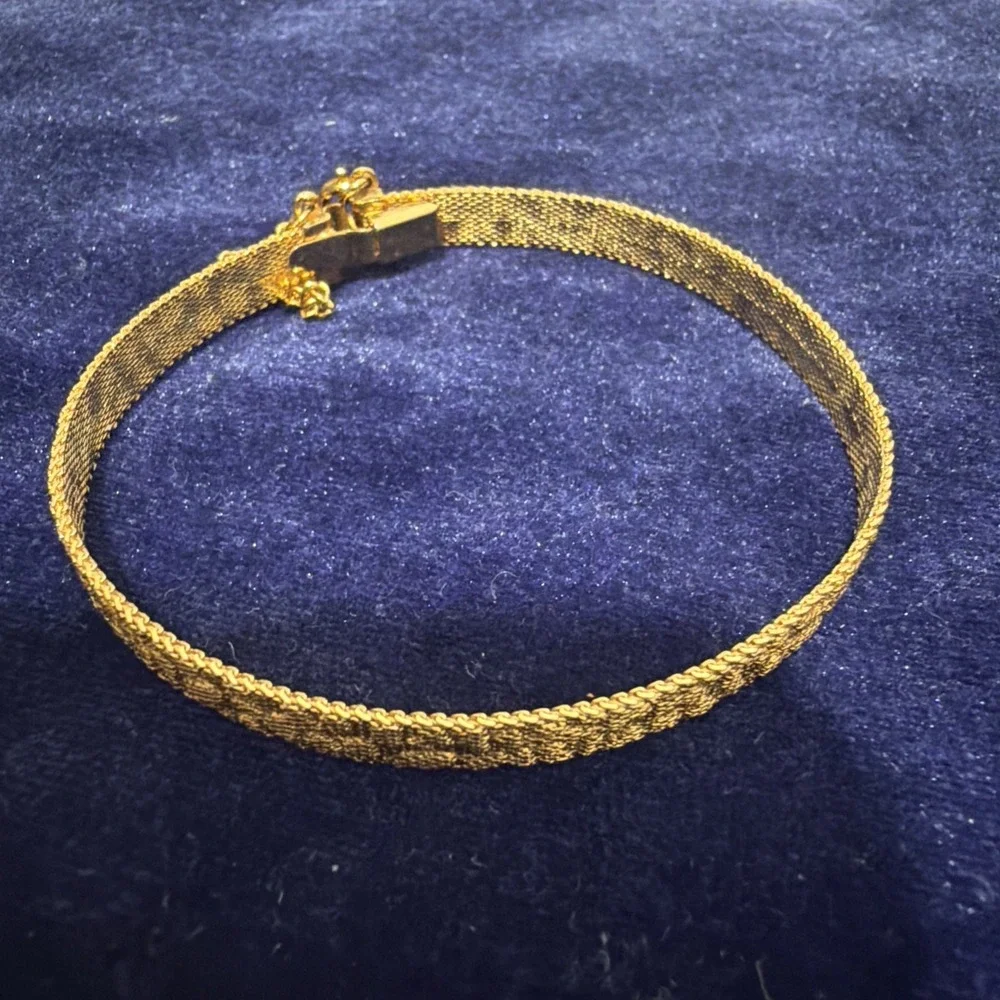 Vintage Gold Tone Mesh Bracelet Flexible Metal Chain Bangle